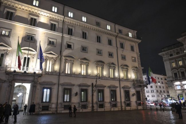 Coronavirus Natale, domani riunione del Consiglio dei ministri: le nuove misure al centro dei discorsi