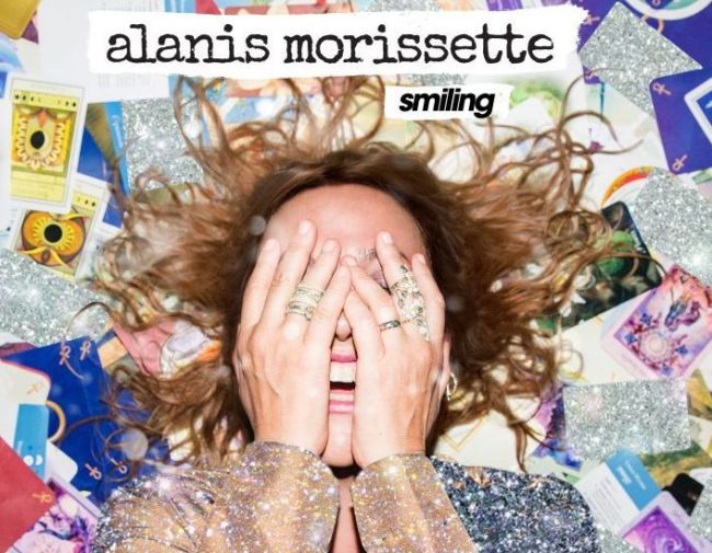 Alanis Morissette torna con il singolo “Smiling”, il 15 ottobre a Milano