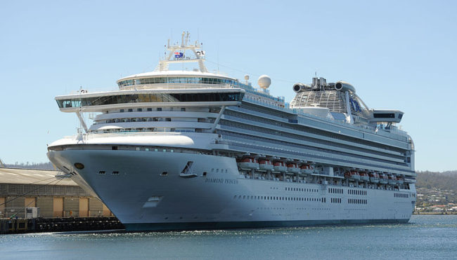 Coronavirus, sulla Diamond Princess forse un italiano contagiato: continua la quarantena in attesa del rimpatrio