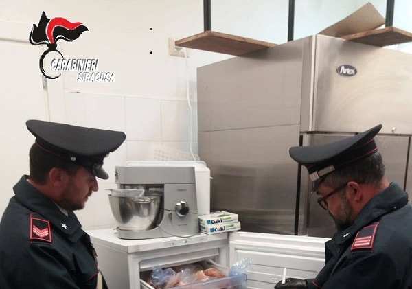 Prodotti in cattivo stato di conservazione e privi di tracciabilità, blitz in un ristorante di Ortigia