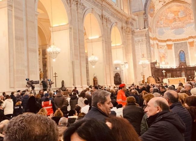 Sant’Agata, toccante Pontificale in Cattedrale: “Chiediamo che vegli su tutte le donne del mondo”