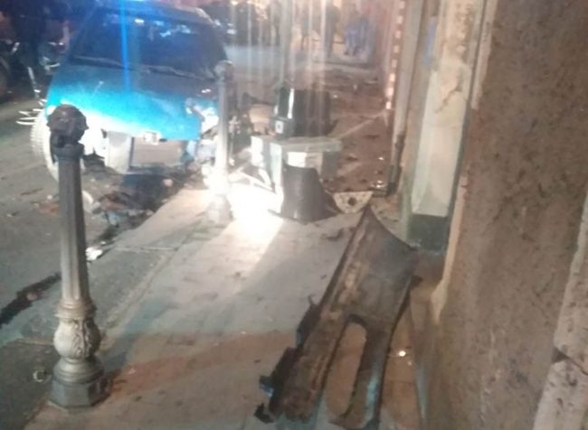Lo schianto e il boato, violento scontro in corso Vittorio Emanuele nel Catanese: un ferito in ospedale