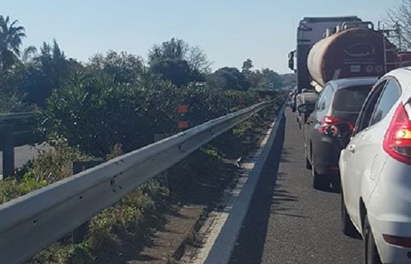 Lunghe code sull’A18 Messina-Catania, tratto Giarre-Acireale da bollino rosso: lamentele tra gli automobilisti