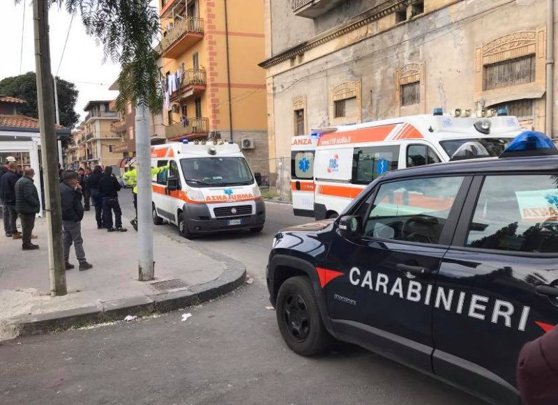Violenta lite nel Catanese sfociata in accoltellamento: uomo ferito ad entrambe le gambe, aggressore fermato dai carabinieri