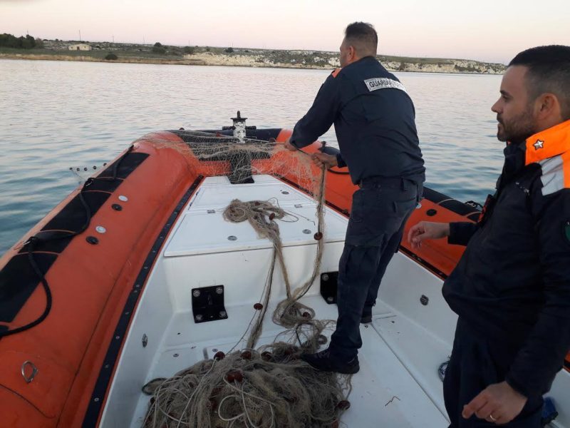 Guardia Costiera, pesca illegale nella zona dell’area protetta del Plemmirio: elevate sanzoni