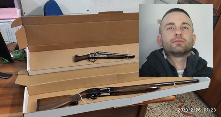 Blitz a San Cristoforo: nascondeva armi in una stalla di proprietà, in manette 34enne