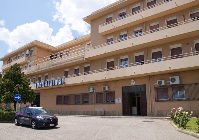 Nascondeva in casa cocaina e crack ai fini di spaccio: arrestata 33enne