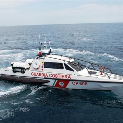 Tragedia sfiorata a Lampedusa: soccorso barchino con 17 migranti, 6 erano in mare