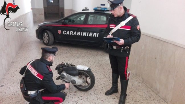 Moto d’epoca rubate, smontate e rivendute, ritrovato “centro di stoccaggio”: denunciato responsabile
