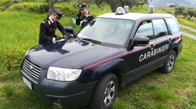Fuori casa senza giustificato motivo e con cocaina: tre denunce