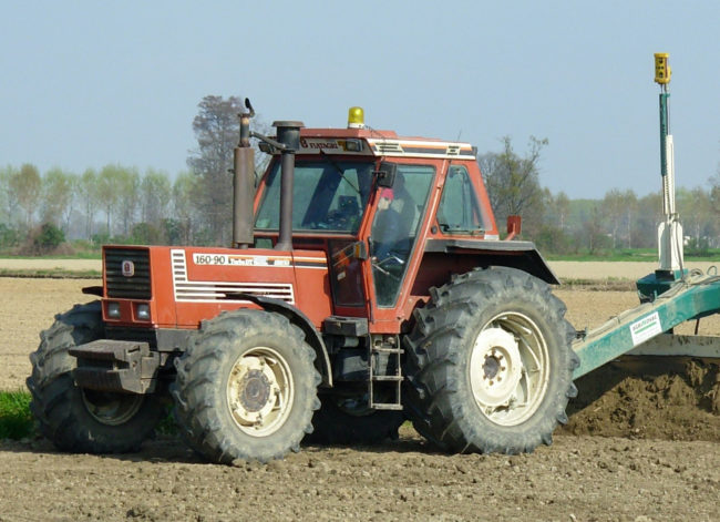 Furto in un terreno agricolo, rubato trattore dal valore di 40mila euro: aperto fascicolo a carico di ignoti