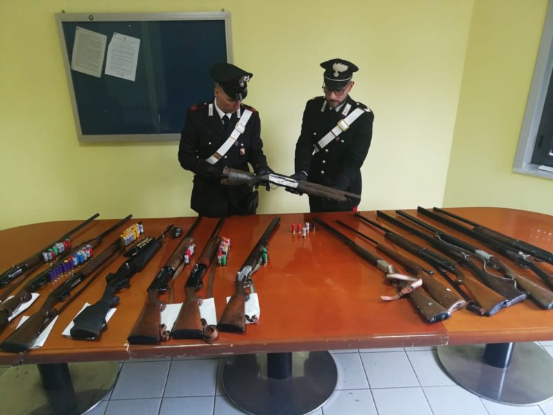 Porto abusivo di armi clandestine e munizioni: arrestati tre uomini