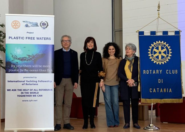 Alunni del Gemmellaro di Catania entusiasti del progetto “Plastic Free Waters” Rotary Club Catania
