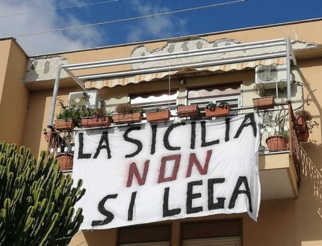 Salvini in visita a Palermo, le Sardine preparano l’accoglienza: torna la protesta dei lenzuoli