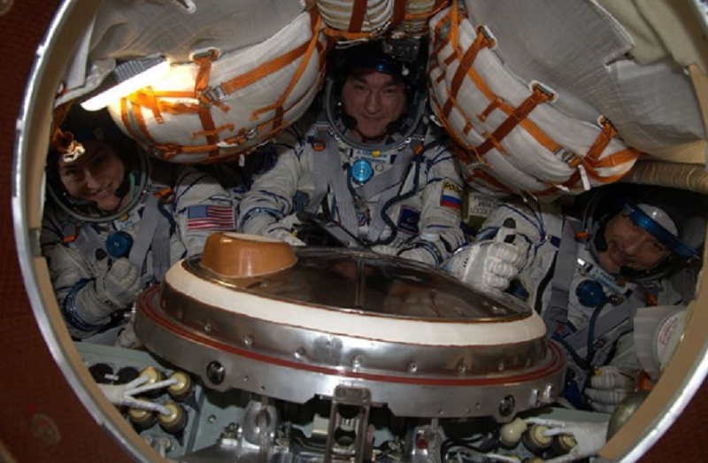 Un viaggio di passione, record e riconoscimenti: Luca Parmitano pronto ad atterrare dopo 201 giorni nello spazio