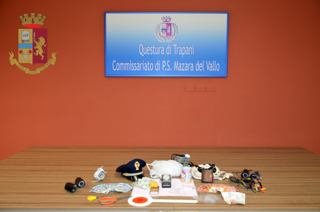 Cocaina ed eroina in casa, anche nello zaino di una figlia: giovane coppia ai domiciliari