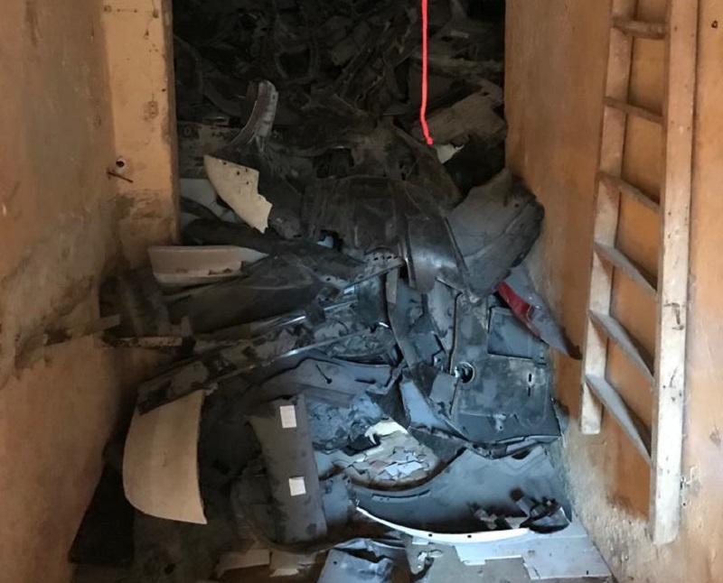 Magazzino e autocarro pieni di rifiuti speciali “abusivi”: due denunciati