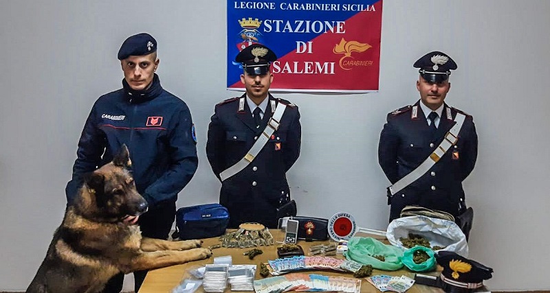 Suona il citofono a casa del pusher a San Valentino, ma non è la fidanzata: carabinieri arrestano 44enne