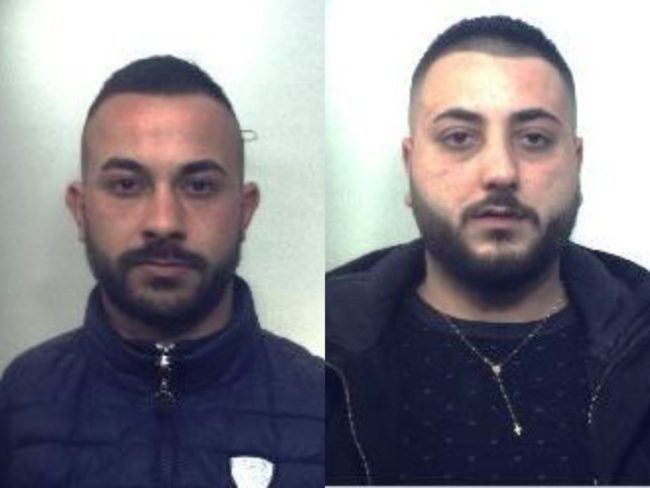 Compravendita di marijuana nel Catanese, in manette due giovani pusher: denaro e droga scoperti in un casolare