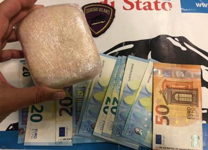 Catania, giovane pusher scappa in scooter per via Sangiuliano: portava con sé oltre 100 grammi di cocaina