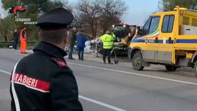 Abbandono incontrollato di rifiuti, tre aree sequestrate: effettuato sgombero dalla spazzatura