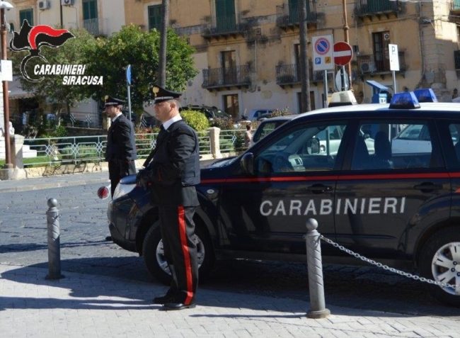 Verifiche su strada: fermati 3 giovani in possesso di marijuana, denunciati due uomini ubriachi alla guida
