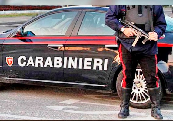 Catania, stazionavano come “guardia-macchine” in area aeroportuale: DASPO per due persone