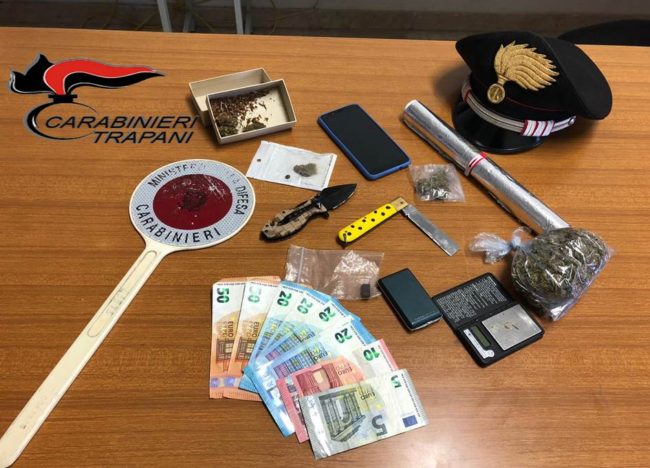 Girava la città col suo “furgoncino della droga”, vasta la scelta dello stupefacente: in manette 55enne