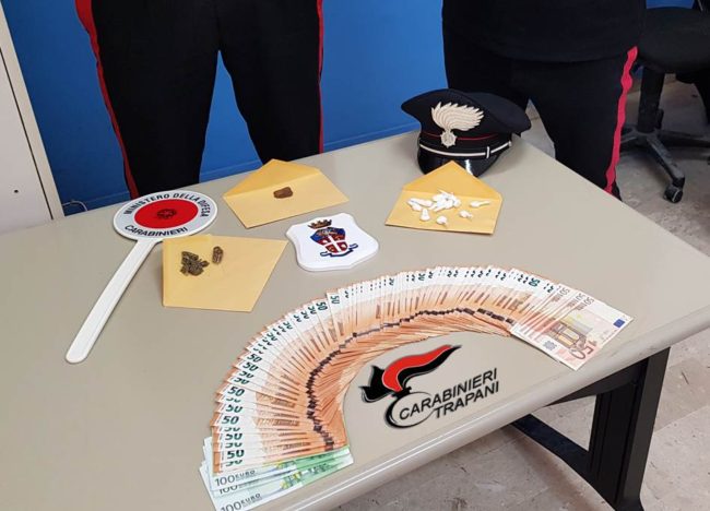 Cocaina, hashish, marijuana e denaro in casa: arrestato 56enne