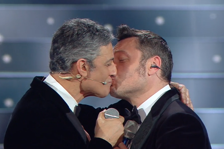 Sanremo 2020, pace fatta tra Fiorello e Tiziano Ferro: il perdono arriva con un bacio