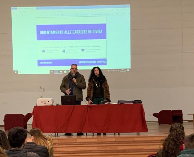 Gli alunni dell’IISS “C. Gemmellaro” e le opportunità lavorative nel mondo delle Forze Armate e delle Forze di Polizia