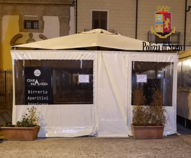 Controlli in due quartieri, sequestro di frutta e verdura. Strutture abusive e sanzioni per circa 10mila euro