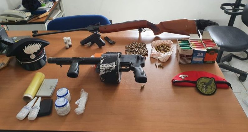 Nascondevano un vero e proprio arsenale di armi e droga: arrestati due pastori