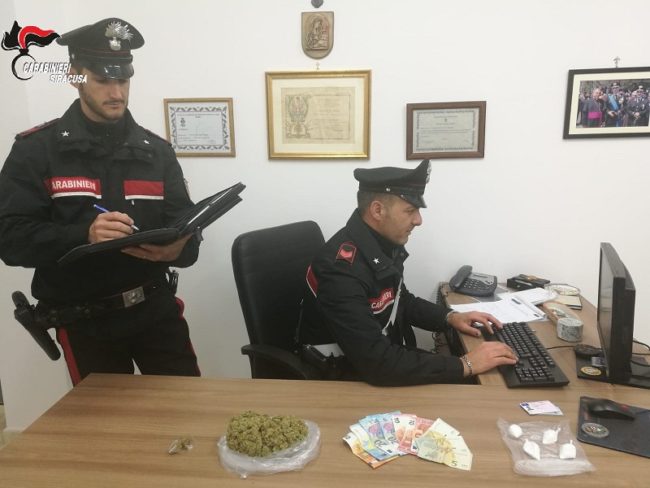 Spaccio, cocaina e marijuana nascosta in auto: fermati due pregiudicati