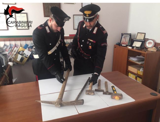 Ennesima lite con i vicini di casa, gli distrugge l’auto e l’abitazione: 37enne aggredisce i carabinieri, arrestato