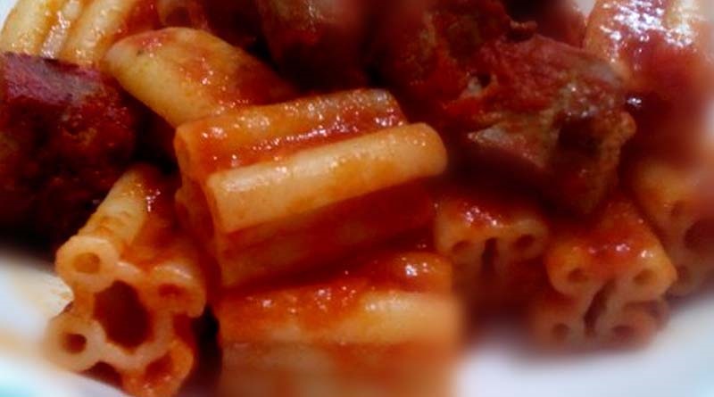 Carnevale e la tradizione culinaria catanese: l’immancabile RICETTA della “pasta che cincu puttusa”