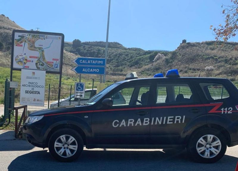 Multe per favorire il parcheggio di un “amico”: ai domiciliari ex ispettore di polizia e imprenditore edile, altri 5 indagati