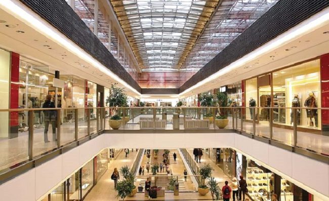 Catania, protestano gli addetti dell’appalto pulizie dei negozi Zara: sit-in a Belpasso