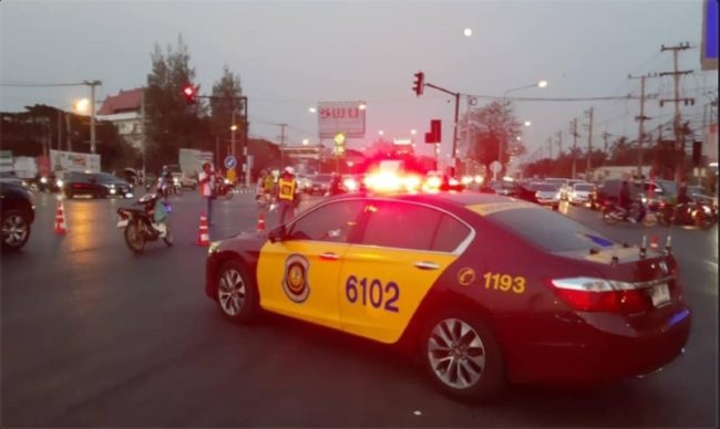 Strage in diretta Facebook, entra in un centro commerciale e spara: almeno 17 vittime