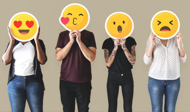 Emoticon, emoji e i cambiamenti nella comunicazione: i simboli hanno sostituito davvero le parole?