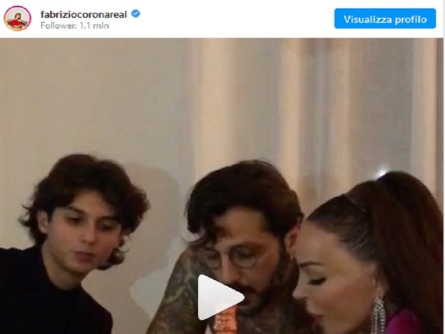 Guai per Fabrizio Corona, festa per i suoi 46 anni nonostante l’emergenza sanitaria: le immagini su Instagram