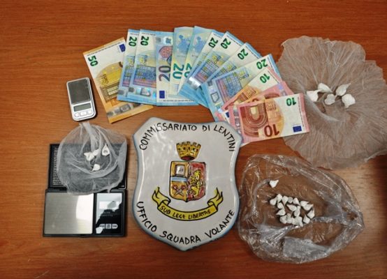 Soldi, cocaina e bilancini di precisione: arrestato per spaccio Giuliano Sandro