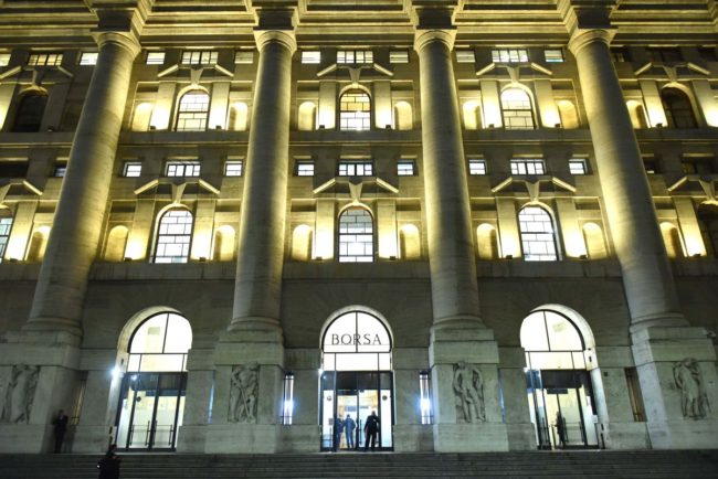 Lunedi' nero per le Borse, Piazza Affari la peggiore d'Europa