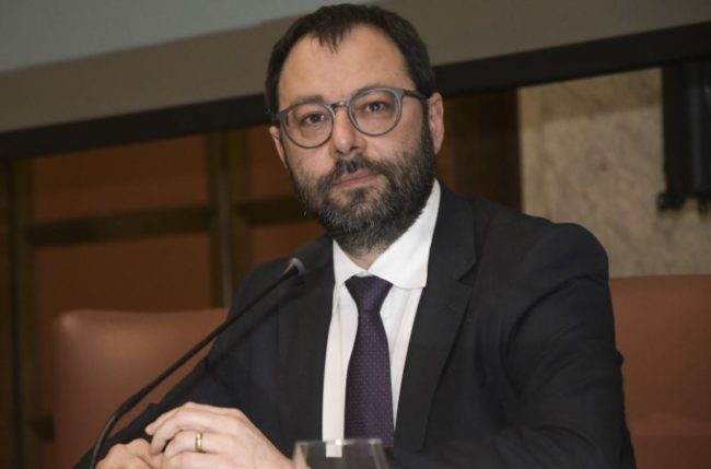 Coronavirus, Patuanelli “10 miliardi per fronteggiare la crisi”