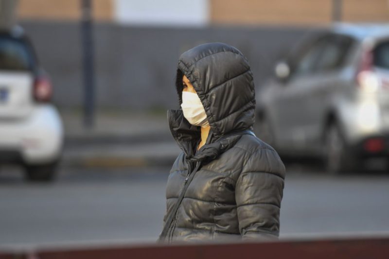 Coronavirus a Catania e provincia, giovani in assembramento e senza mascherina: abitanti chiamano la Polizia: sanzionati