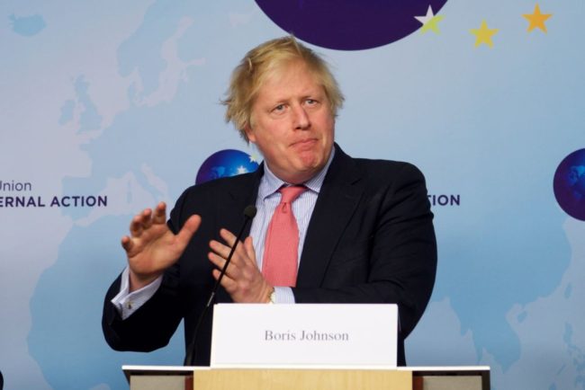 Coronavirus, oltre un milione di contagi in Gran Bretagna. Boris Johnson annuncerà semi lockdown?