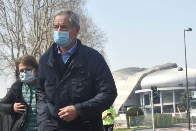 Coronavirus, sospiro di sollievo per Bertolaso. Dimesso dall’ospedale: “Grazie a medici e infermieri”