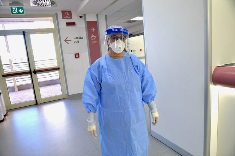 Coronavirus, nuovi contagi all’ospedale Umberto I di Siracusa: positivi un medico e due infermieri