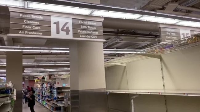 Coronavirus, anche a Washington svuotati i supermercati
