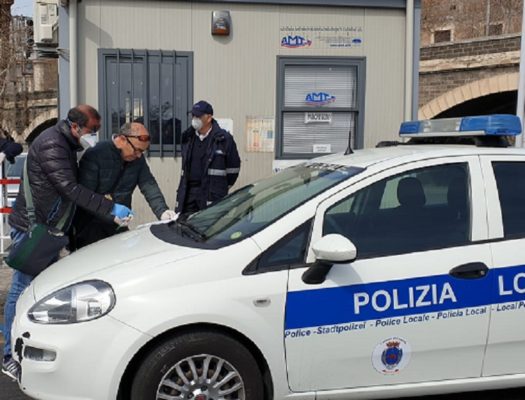 Catania, 16 pattuglie al giorno per controllare i quartieri: 10 denunce, sequestrato venditore di crispelle